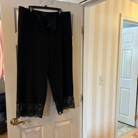 ANN TAYLOR Factory Cropped Black lace-bottomed pants Size 16 - Picture 2 of 9